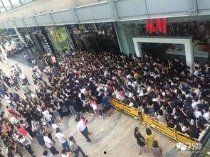 群众排队吃瓜的视频,民众热情围观，共享夏日清凉时光